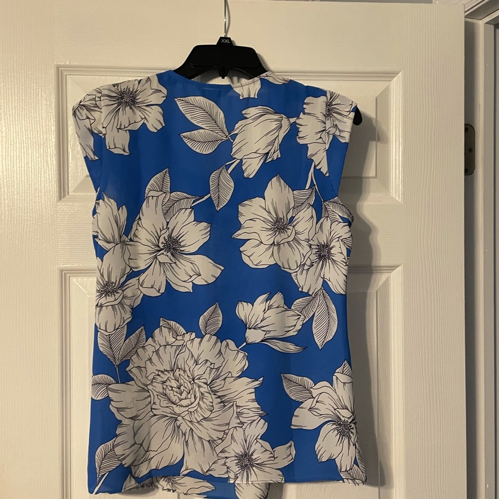 Banana Republic Blue and Ivory sleeveless floral blouse Size XS - Picture 8 of 9